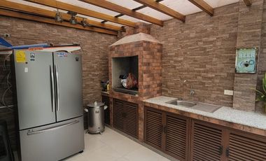 Casa amoblada en alquiler en Ciudad Celeste Samborondón | 3 dormitorios con patio y BBQ