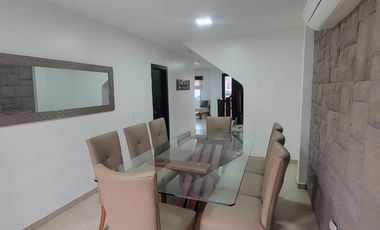 Casa amoblada en alquiler en Ciudad Celeste Samborondón | 3 dormitorios con patio y BBQ