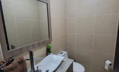 Casa amoblada en alquiler en Ciudad Celeste Samborondón | 3 dormitorios con patio y BBQ