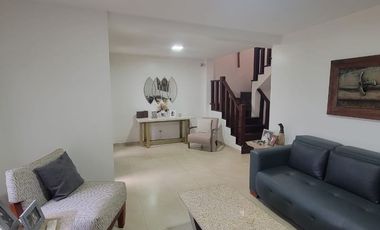 Casa amoblada en alquiler en Ciudad Celeste Samborondón | 3 dormitorios con patio y BBQ