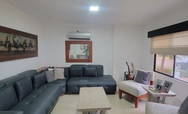 Casa amoblada en alquiler en Ciudad Celeste Samborondón | 3 dormitorios con patio y BBQ