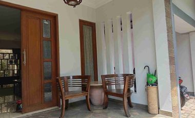Disewakan rumah full furnished di cilandak ( belakang citos) , kawasan mudah akses dekat perkantoran, bebas banjir, selangkah ke pintu tol cipete