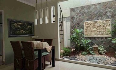 Disewakan rumah full furnished di cilandak ( belakang citos) , kawasan mudah akses dekat perkantoran, bebas banjir, selangkah ke pintu tol cipete