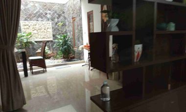 Disewakan rumah full furnished di cilandak ( belakang citos) , kawasan mudah akses dekat perkantoran, bebas banjir, selangkah ke pintu tol cipete