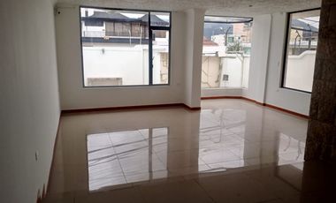 HERMOSA CASA EN VENTA EN EL SECTOR EL CONDADO DE LA CIUDAD DE QUITO