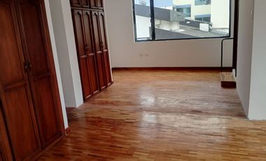 HERMOSA CASA EN VENTA EN EL SECTOR EL CONDADO DE LA CIUDAD DE QUITO