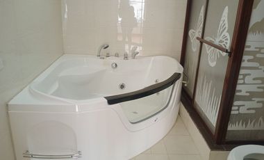 HERMOSA CASA EN VENTA EN EL SECTOR EL CONDADO DE LA CIUDAD DE QUITO