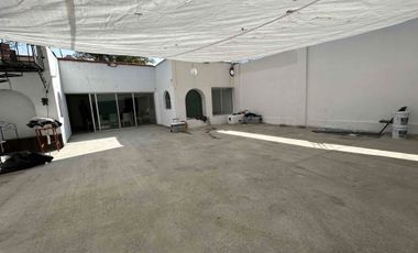 Rento casa en Pedregal de 1 nivel 130m2 con  8 lugares de estacionamiento.  Uso habitacional o para oficina.