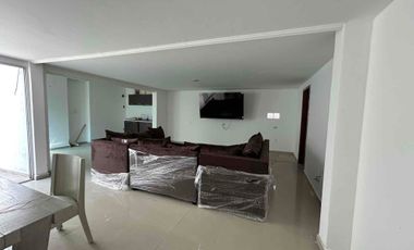 Rento casa en Pedregal de 1 nivel 130m2 con  8 lugares de estacionamiento.  Uso habitacional o para oficina.