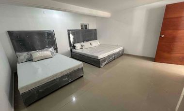 Rento casa en Pedregal de 1 nivel 130m2 con  8 lugares de estacionamiento.  Uso habitacional o para oficina.