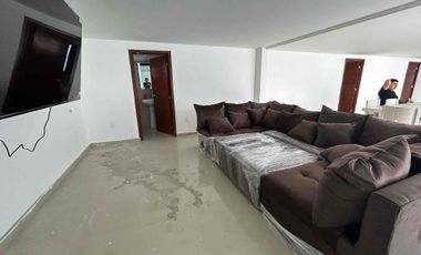 Rento casa en Pedregal de 1 nivel 130m2 con  8 lugares de estacionamiento.  Uso habitacional o para oficina.