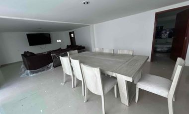 Rento casa en Pedregal de 1 nivel 130m2 con  8 lugares de estacionamiento.  Uso habitacional o para oficina.