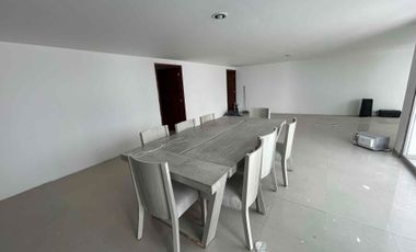 Rento casa en Pedregal de 1 nivel 130m2 con  8 lugares de estacionamiento.  Uso habitacional o para oficina.