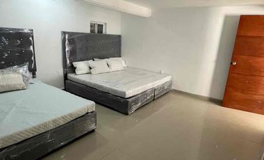 Rento casa en Pedregal de 1 nivel 130m2 con  8 lugares de estacionamiento.  Uso habitacional o para oficina.