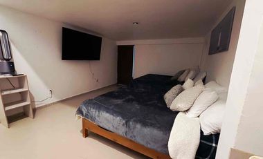 Rento casa en Pedregal de 1 nivel 130m2 con  8 lugares de estacionamiento.  Uso habitacional o para oficina.