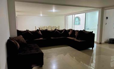 Rento casa en Pedregal de 1 nivel 130m2 con  8 lugares de estacionamiento.  Uso habitacional o para oficina.