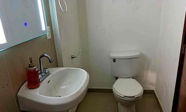 Rento casa en Pedregal de 1 nivel 130m2 con  8 lugares de estacionamiento.  Uso habitacional o para oficina.