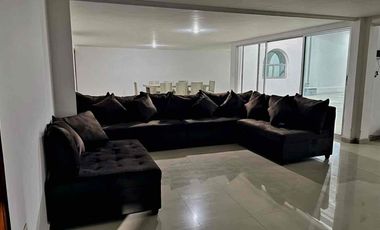 Rento casa en Pedregal de 1 nivel 130m2 con  8 lugares de estacionamiento.  Uso habitacional o para oficina.