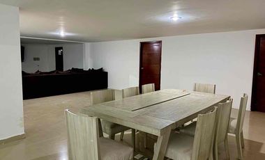 Rento casa en Pedregal de 1 nivel 130m2 con  8 lugares de estacionamiento.  Uso habitacional o para oficina.