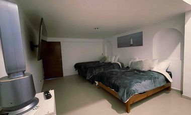 Rento casa en Pedregal de 1 nivel 130m2 con  8 lugares de estacionamiento.  Uso habitacional o para oficina.