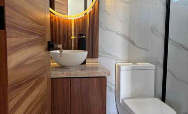 Hermosa casa contemporanea junto area verde