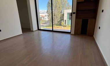 Hermosa casa contemporanea junto area verde