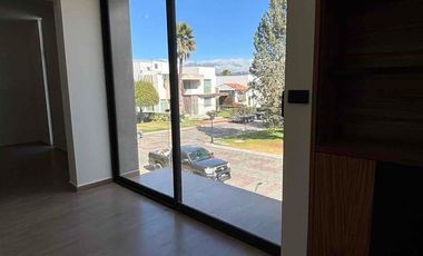 Hermosa casa contemporanea junto area verde