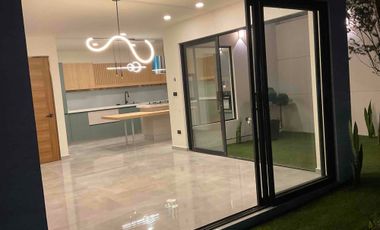 Hermosa casa contemporanea junto area verde