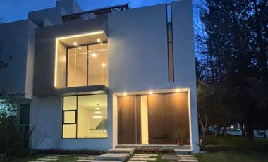 Hermosa casa contemporanea junto area verde