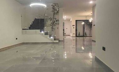 Hermosa casa contemporanea junto area verde