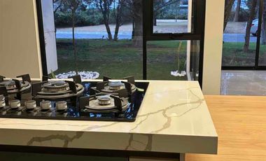 Hermosa casa contemporanea junto area verde