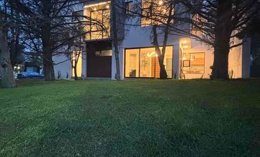 Hermosa casa contemporanea junto area verde