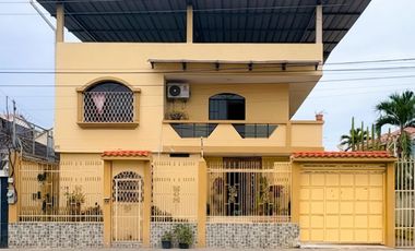 CASA EN VENTA EN UNIORO VIA PRINCIPAL