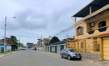 CASA EN VENTA EN UNIORO VIA PRINCIPAL