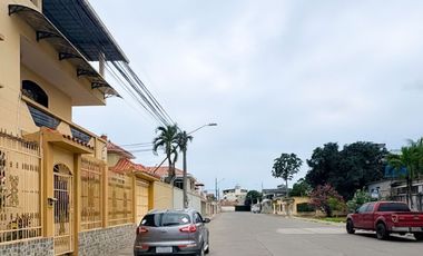 CASA EN VENTA EN UNIORO VIA PRINCIPAL