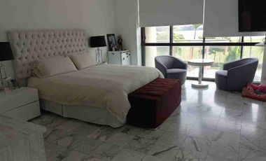 Km 1 Samborondón entre rio en los edificios. Que están frente al río, departamentos grande de 293. M2 con ascensor