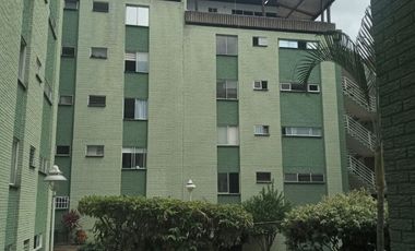 SE VENDE APARTAMENTO DE TRES NIVELES EXCELENTE OPORTUNIDAD