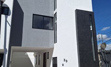 Linda casa ubicada en Arboledas de San Diego