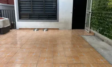 Casa Amplia C/4 Recámaras, 2 Estacionamientos en Renta en Viveros de La Loma