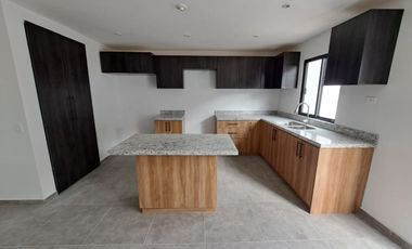 Casa nueva con terreno amplio en venta área de Blvd Fundadores Tijuana