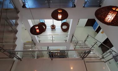 Exclusiva propiedad comercial en Santa Mónica