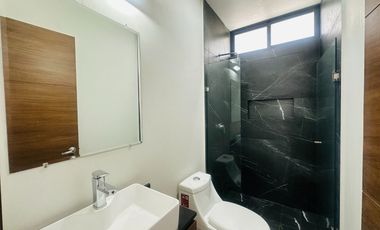 Casa en venta en Valle Imperial frente a parque