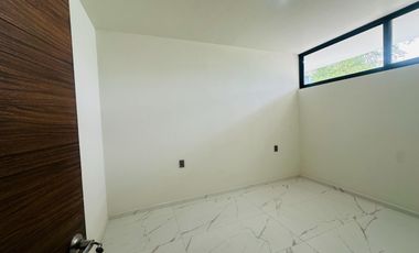 Casa en venta en Valle Imperial frente a parque