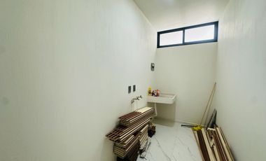 Casa en venta en Valle Imperial frente a parque