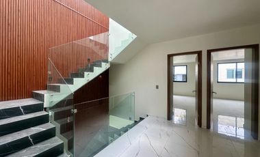 Casa en venta en Valle Imperial frente a parque