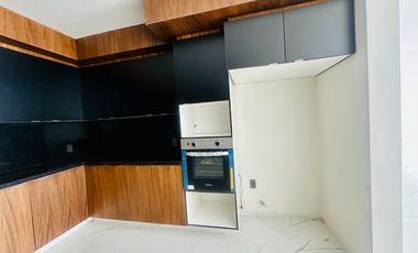 Casa en venta en Valle Imperial frente a parque
