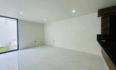 Casa en venta en Valle Imperial frente a parque
