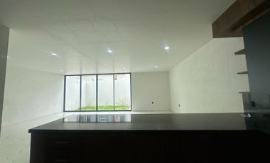 Casa en venta en Valle Imperial frente a parque