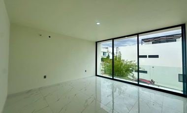 Casa en venta en Valle Imperial frente a parque