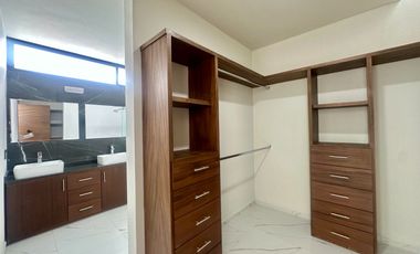 Casa en venta en Valle Imperial frente a parque